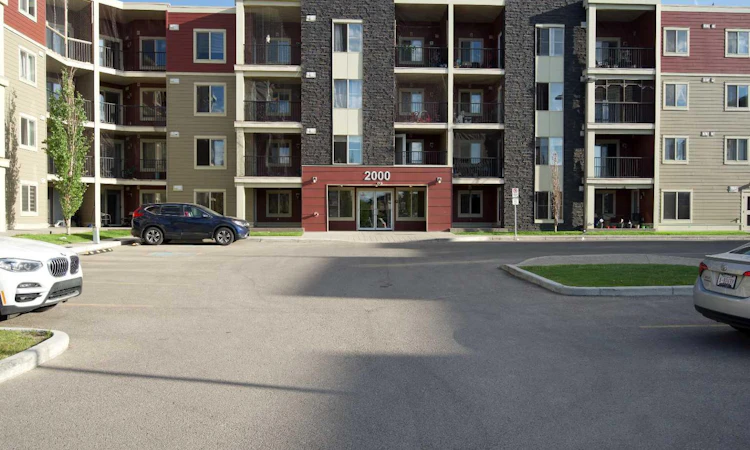 409-15 Saddlestone Way NE