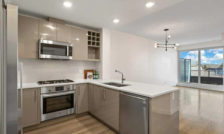 304-301 10 Street NW