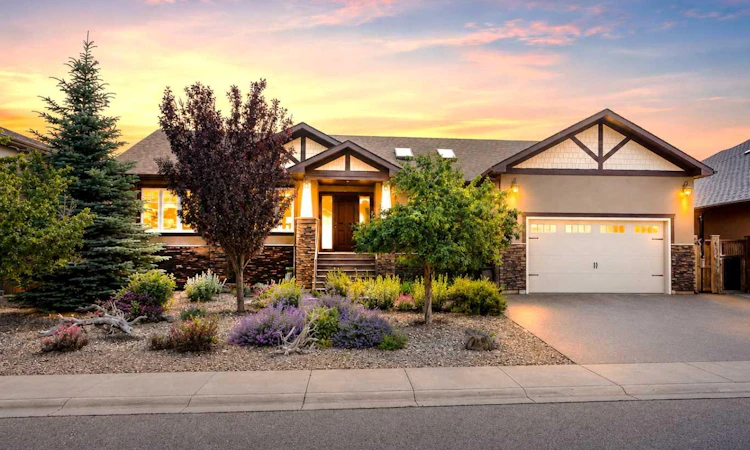 100 Canyoncrest Point W