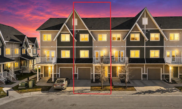 310-32 Red Embers Parade NE