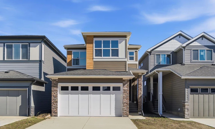 675 Buffaloberry Manor SE