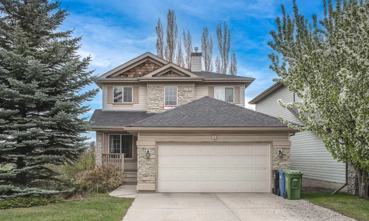 4 Springbank Bay SW