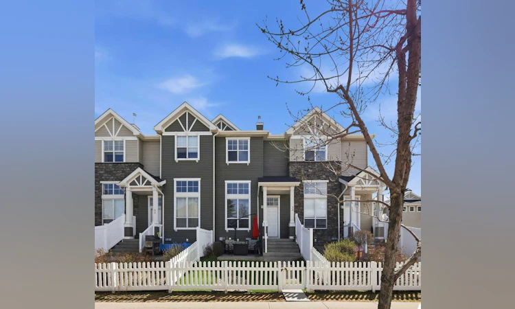 270 Elgin Way SE