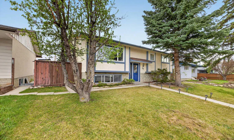 35 Queen Isabella Close SE