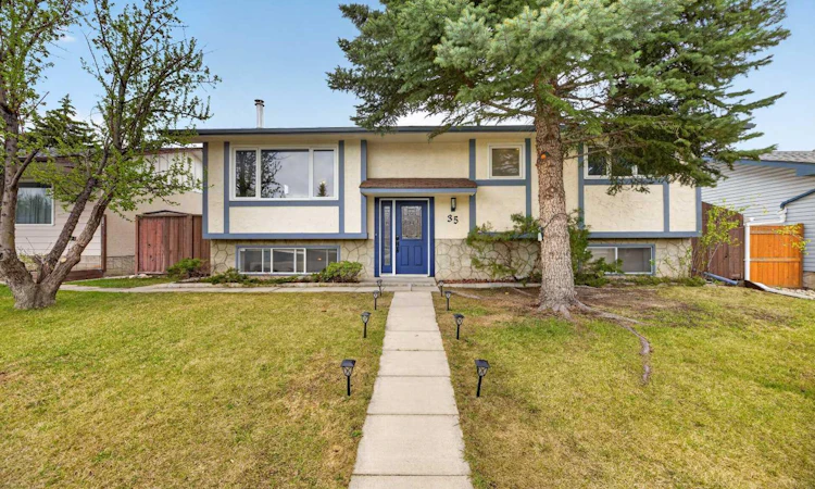 35 Queen Isabella Close SE