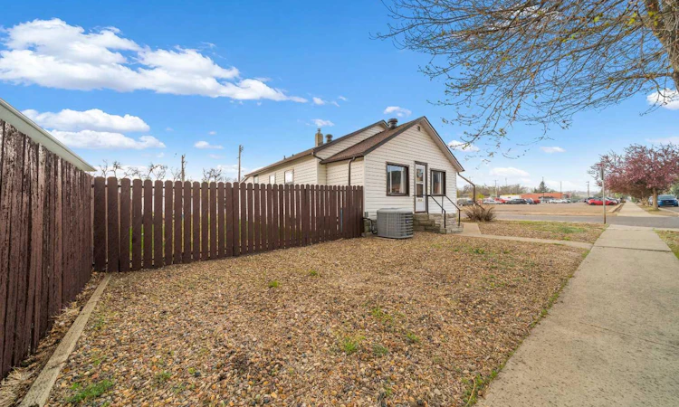 801B 2 Street SE