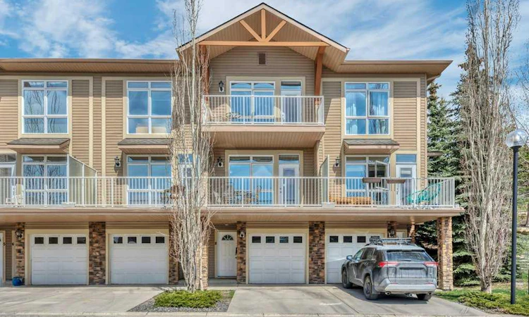 8-172 Rockyledge View NW