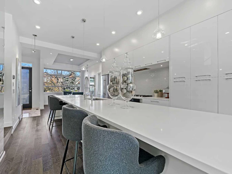 2115 Bowness Road NW, Calgary, AB, T2N 3L2 - 11
