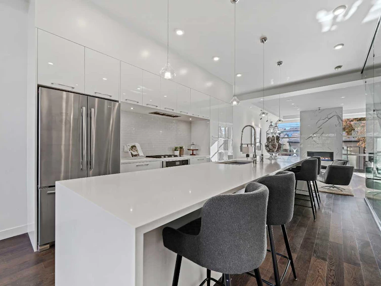 2115 Bowness Road NW, Calgary, AB, T2N 3L2 - 7
