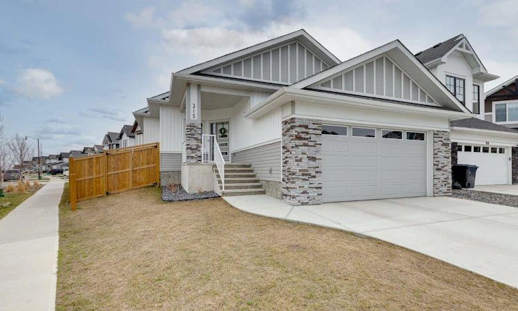 315 Monterey Place SE