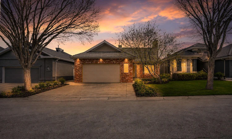 82 Valley Ridge Point NW