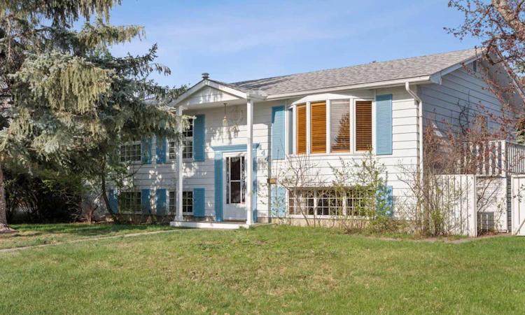 444 Woodland Crescent SE