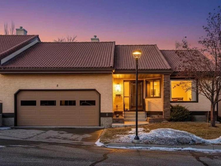 8-118 Strathcona Road SW, Calgary, AB, T3H 1P3 - 2