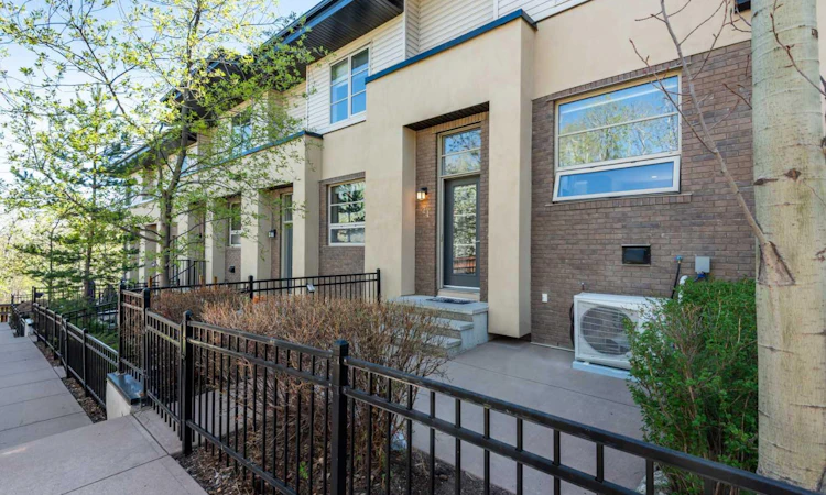 24 Aspen Hills Common SW