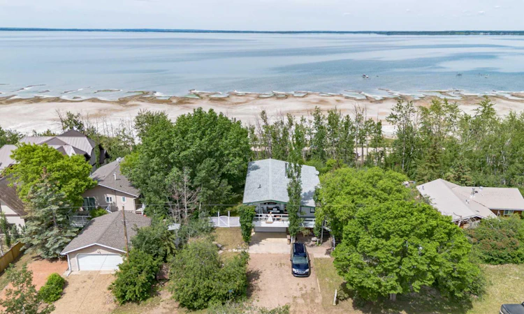 44 Lakeview Avenue