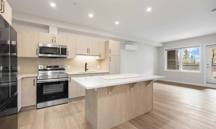 1107-81 Arbour Lake View NW