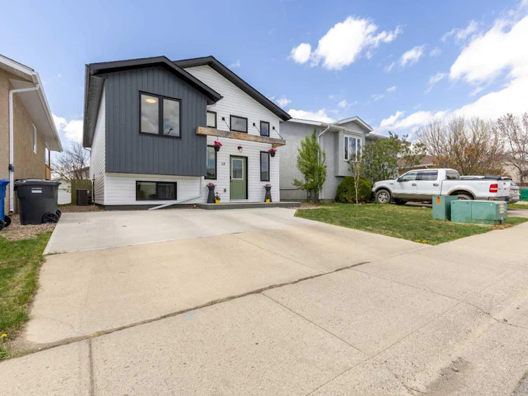 38 Blackfoot Road W, Lethbridge, AB, T1K 6J4 - 3
