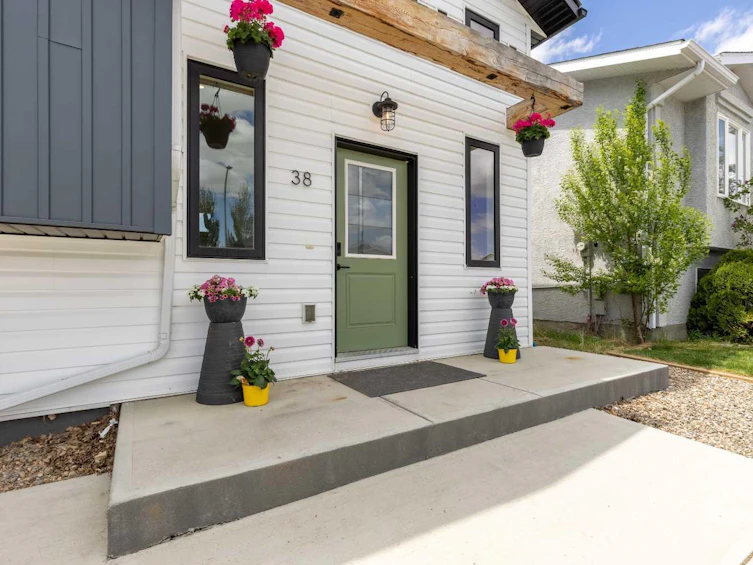 38 Blackfoot Road W, Lethbridge, AB, T1K 6J4 - 4