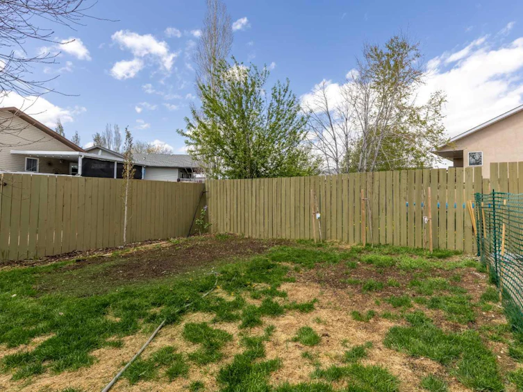 38 Blackfoot Road W, Lethbridge, AB, T1K 6J4 - 38