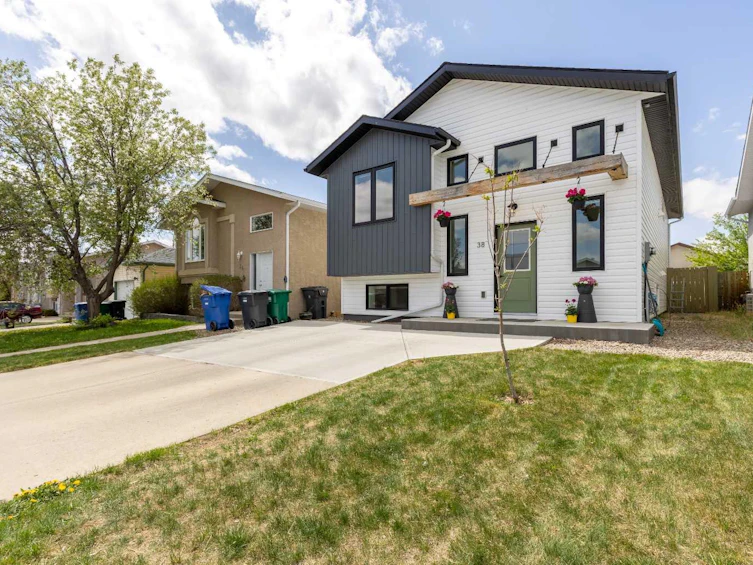 38 Blackfoot Road W, Lethbridge, AB, T1K 6J4 - 2