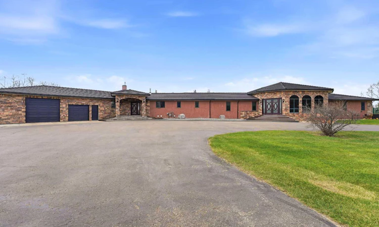 252072 Township Road 431a