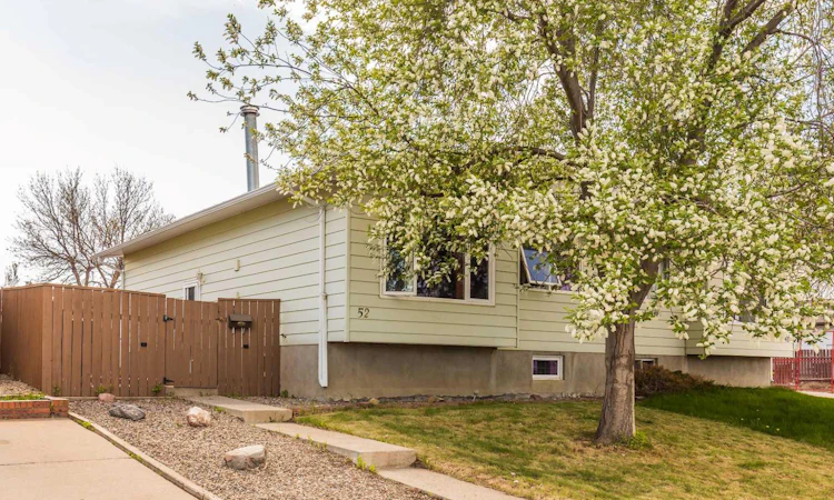 52 Trent Road W