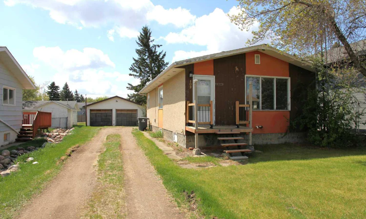 109 5 Avenue W