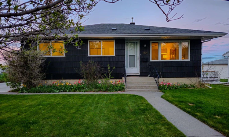 254 Hendon Drive NW
