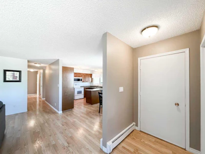 107 4 Avenue SW - 4