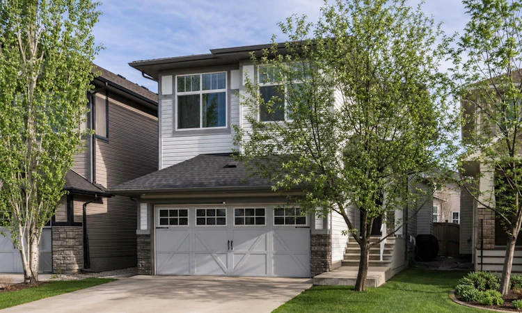 74 Hillcrest Street SW