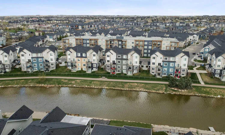 284 Canals Crossing SW