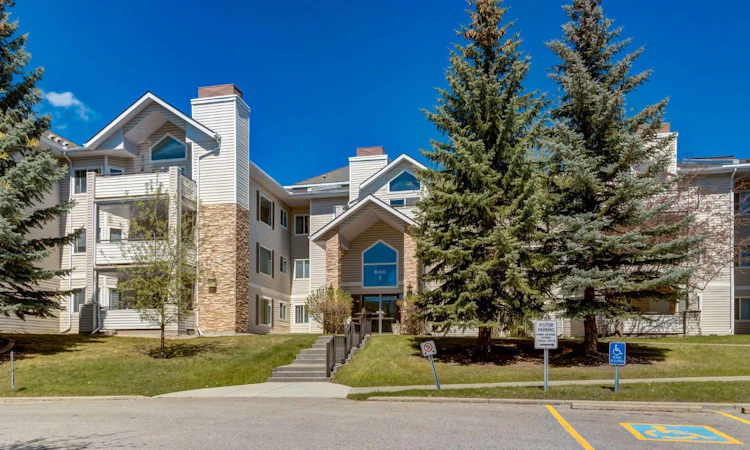 1315-7451 Springbank Boulevard SW