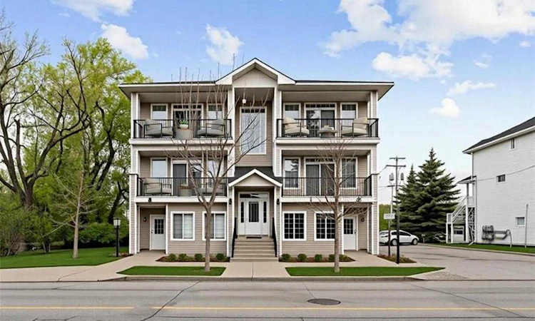 201-29 N Railway Street
