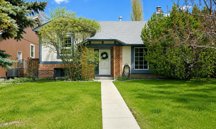 304 Marquis Place SE
