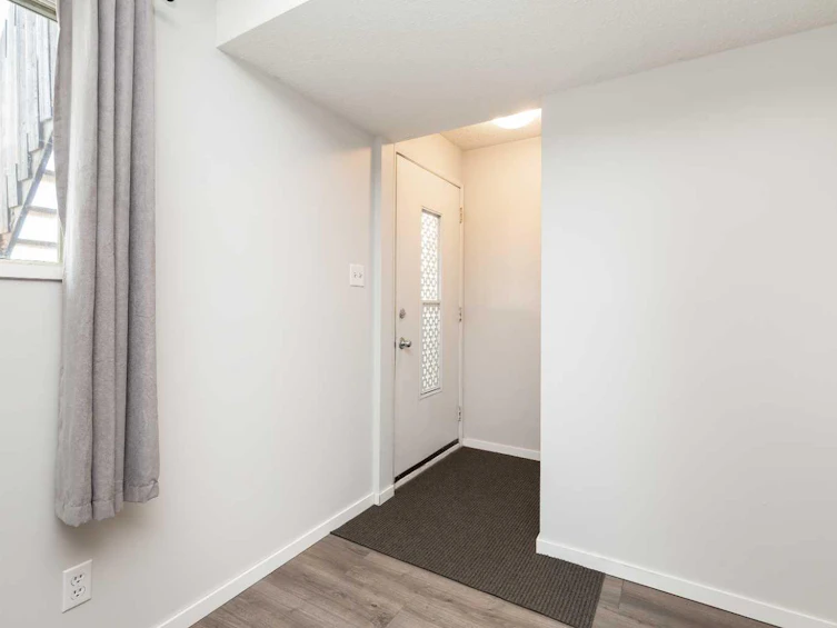 A&B-625 Columbia Boulevard W, Lethbridge, AB, T1K 5K3 - 2