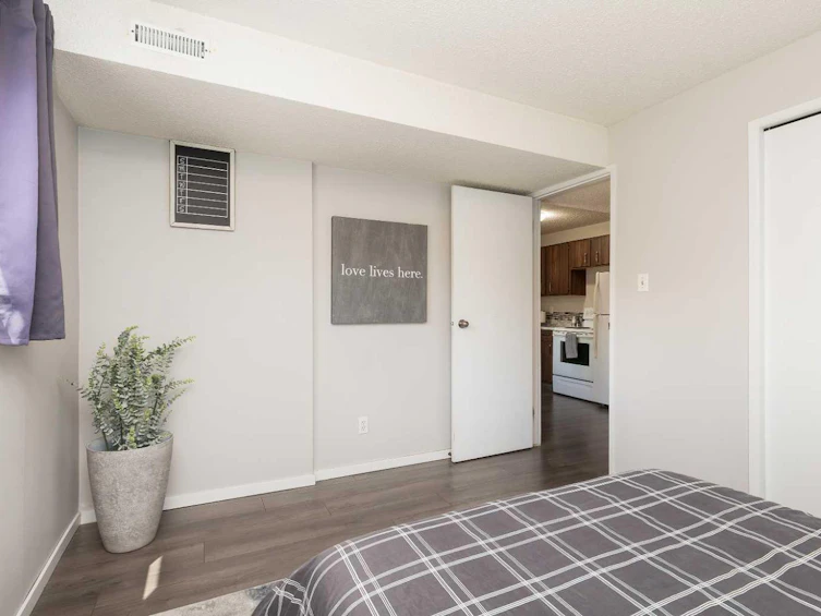 A&B-625 Columbia Boulevard W, Lethbridge, AB, T1K 5K3 - 9