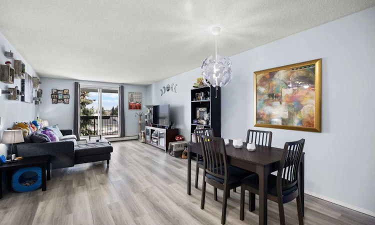 412-9 Country Village Bay NE