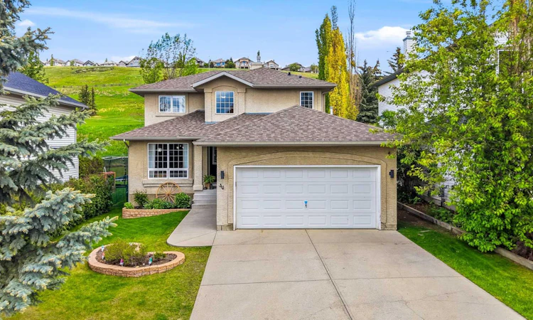 44 Gleneagles View