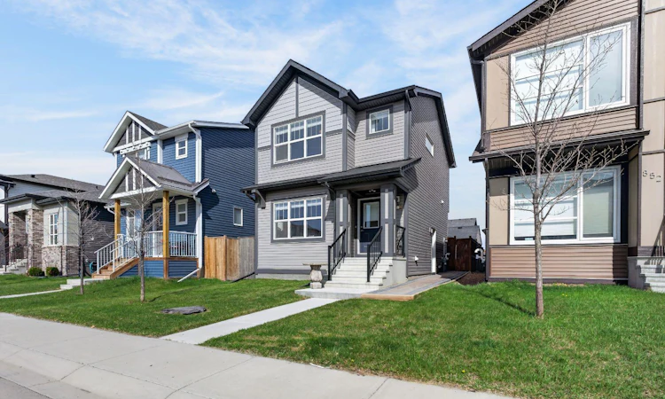 848 Chinook Gate Parade SW