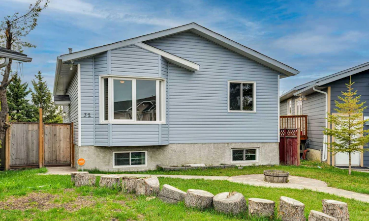32 Taraglen Place NE