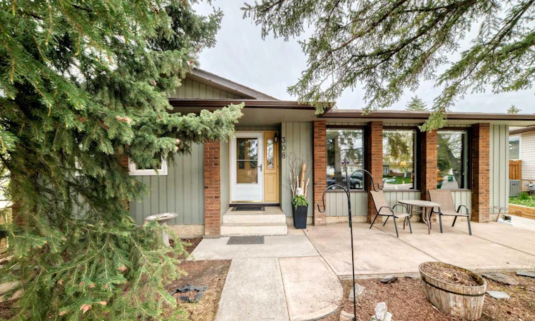 308 Cannington Place SW