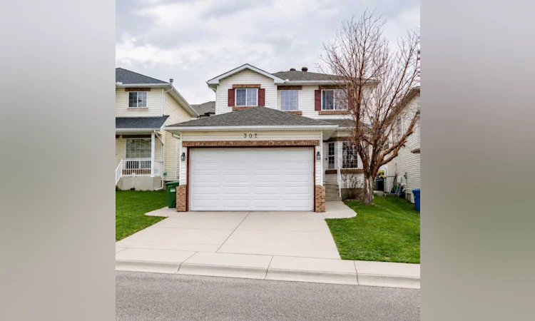 307 Arbour Crest Road NW