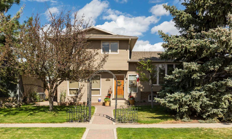 41 Simon Fraser Boulevard W