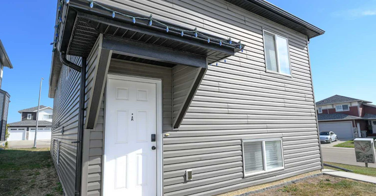 A-13402 104a Street, Grande Prairie, AB, T8V 6K8 - 2