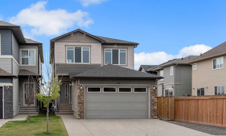 152 Savanna Way NE