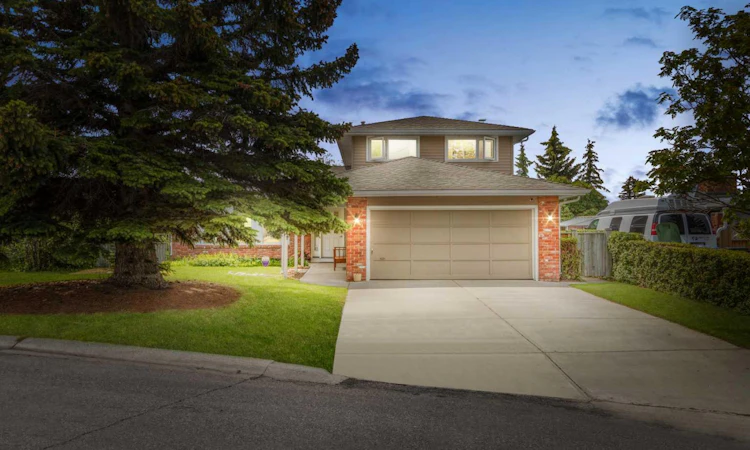652 Dalmeny Hill NW