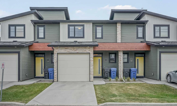 2-422 Highlands Boulevard W