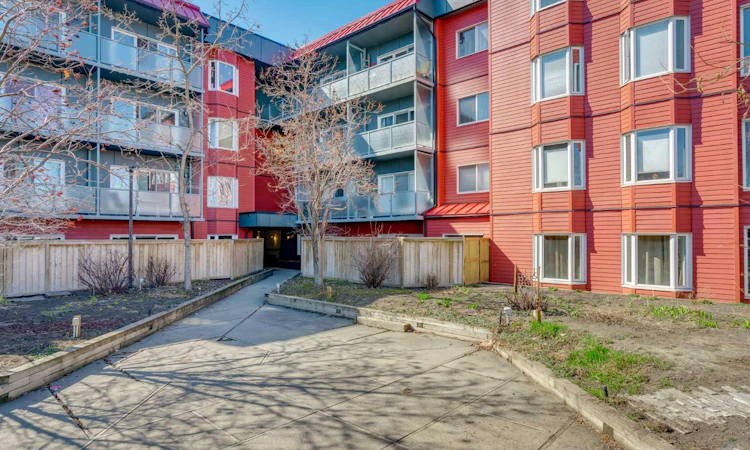 211-333 Garry Crescent NE