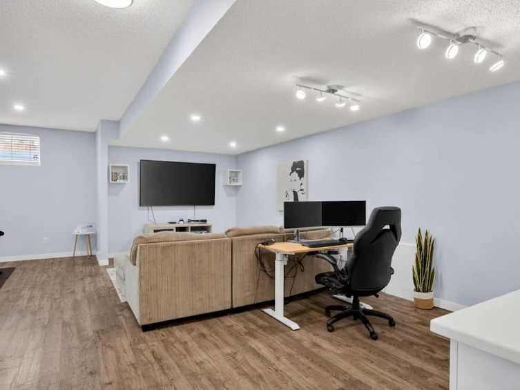 377 Masters Avenue SE, Calgary, AB, T3M 2N7 - 39