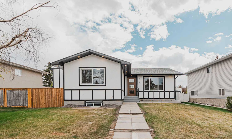 176 Huntchester Crescent NE